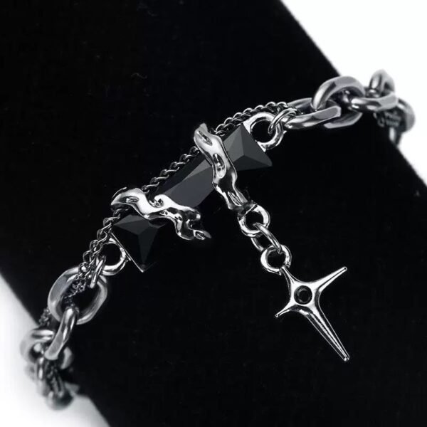 Bracelet “Obsidian Venom” – Dark Elegance & Magnetic Mystery
