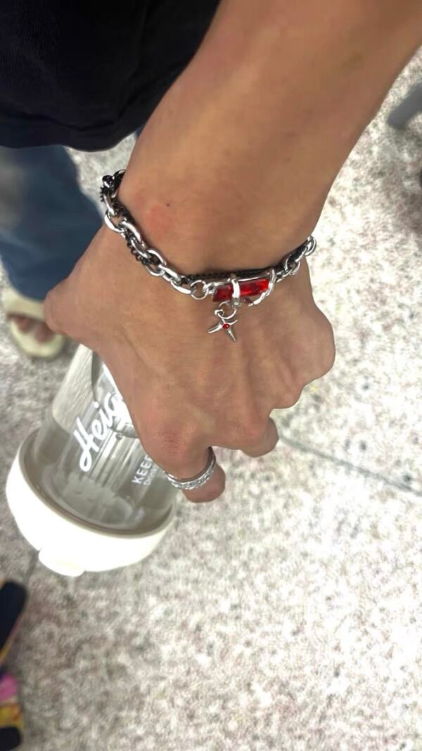 Bracelet “Obsidian Venom” – Dark Elegance & Magnetic Mystery