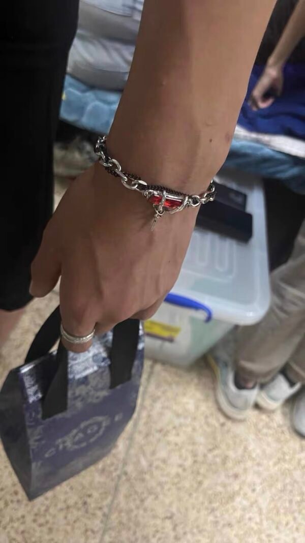 Bracelet “Obsidian Venom” – Dark Elegance & Magnetic Mystery