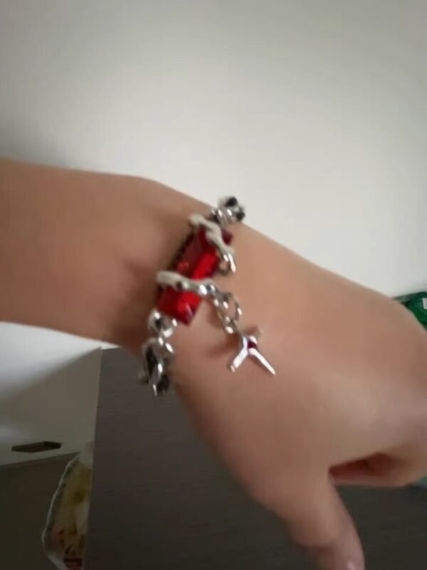 Bracelet “Obsidian Venom” – Dark Elegance & Magnetic Mystery