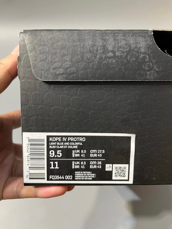 IMG_7012 Sneakers – Low-Top Basketball Grey Snake Edition