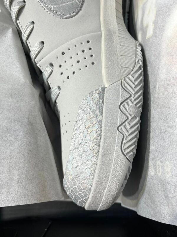 IMG_7015 Sneakers – Low-Top Basketball Grey Snake Edition