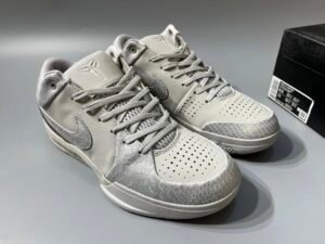IMG_7017 Sneakers – Low-Top Basketball Grey Snake Edition