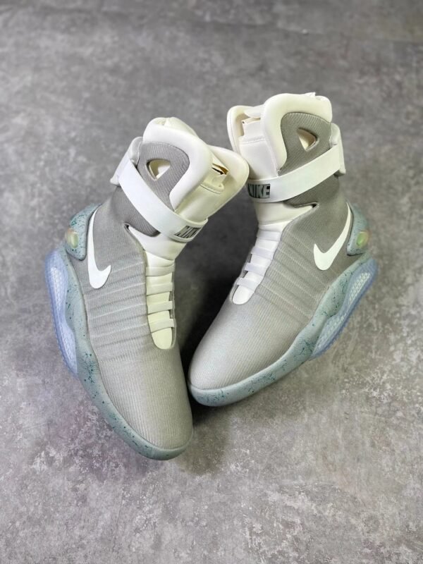 Sneakers – Futuristic LED Edition Silver & Blue