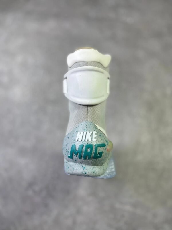 Sneakers – Futuristic LED Edition Silver & Blue