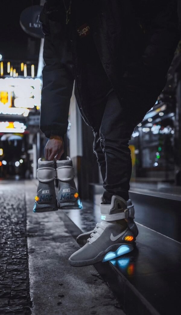 Sneakers – Futuristic LED Edition Silver & Blue