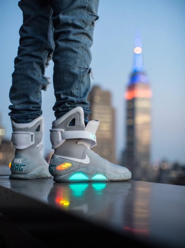 Sneakers – Futuristic LED Edition Silver & Blue