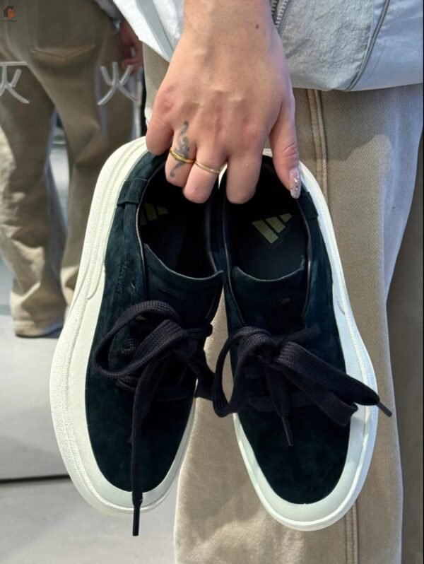 Sneakers – Low-Top Minimalist Urban Neutral Tone