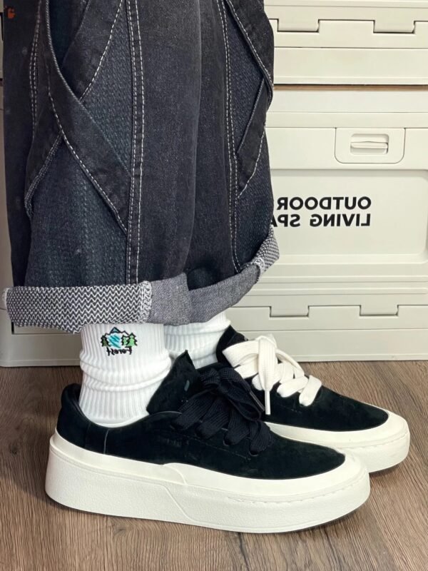 Sneakers – Low-Top Minimalist Urban Neutral Tone