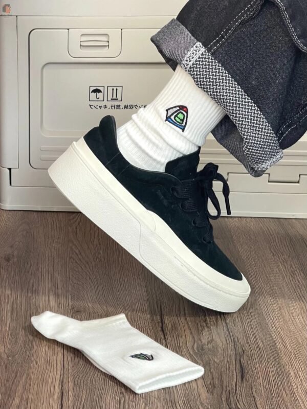 Sneakers – Low-Top Minimalist Urban Neutral Tone