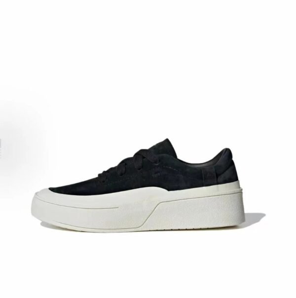 Sneakers – Low-Top Minimalist Urban Neutral Tone