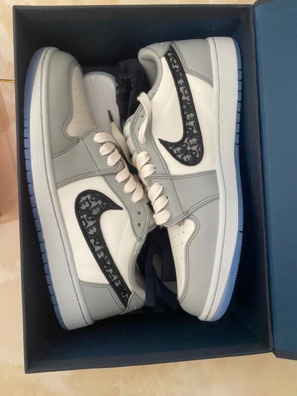 Sneakers – Low-Top Luxury Edition in Grey & White Couture