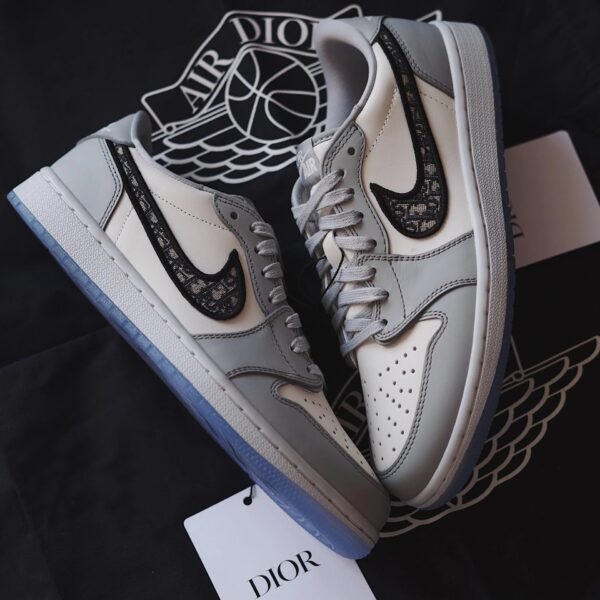 Sneakers – Low-Top Luxury Edition in Grey & White Couture