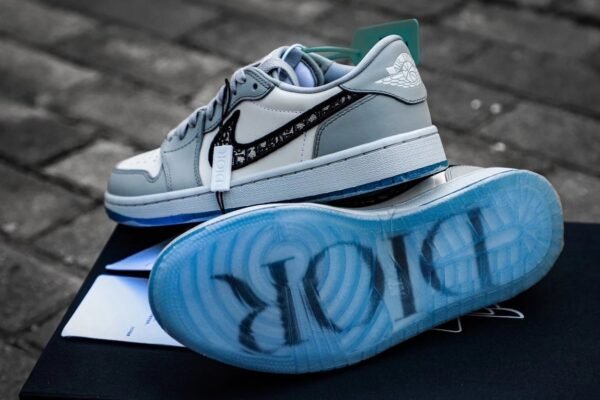 Sneakers – Low-Top Luxury Edition in Grey & White Couture