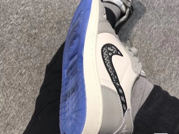 Sneakers – Low-Top Luxury Edition in Grey & White Couture