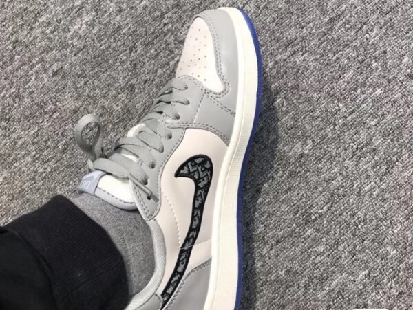 Sneakers – Low-Top Luxury Edition in Grey & White Couture