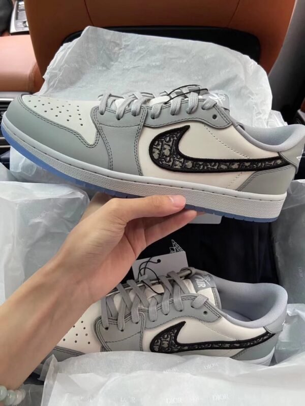 Sneakers – Low-Top Luxury Edition in Grey & White Couture