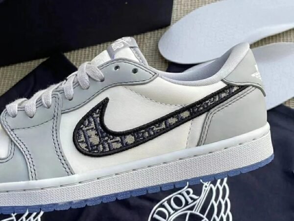 Sneakers – Low-Top Luxury Edition in Grey & White Couture