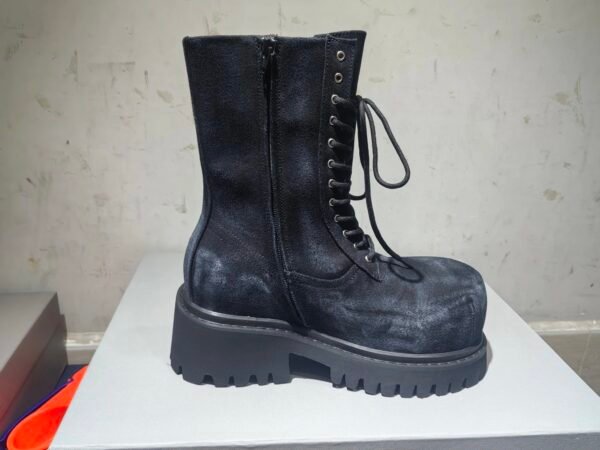 Boot Balenciaga Black Leviathan – The Power of Dark Elegance