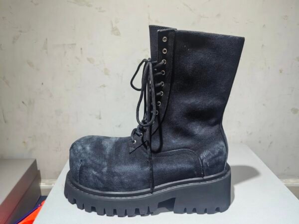 Boot Balenciaga Black Leviathan – The Power of Dark Elegance