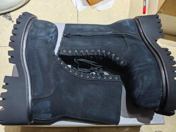 Boot Balenciaga Black Leviathan – The Power of Dark Elegance