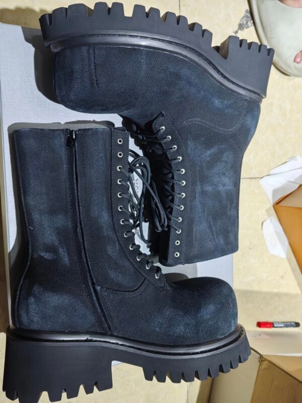 Boot Balenciaga Black Leviathan – The Power of Dark Elegance