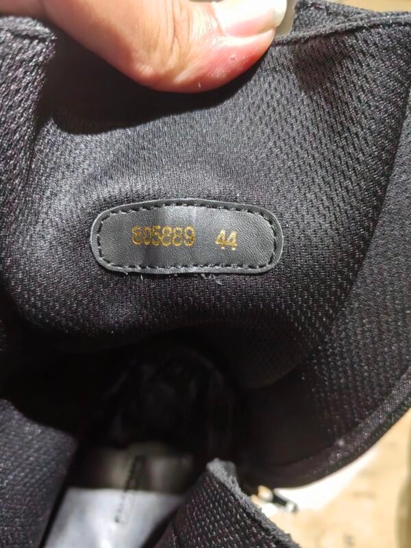 Boot Balenciaga Black Leviathan – The Power of Dark Elegance