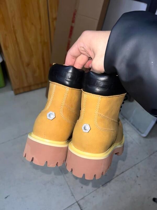 Boots RawForce – Reinforced Urban Power